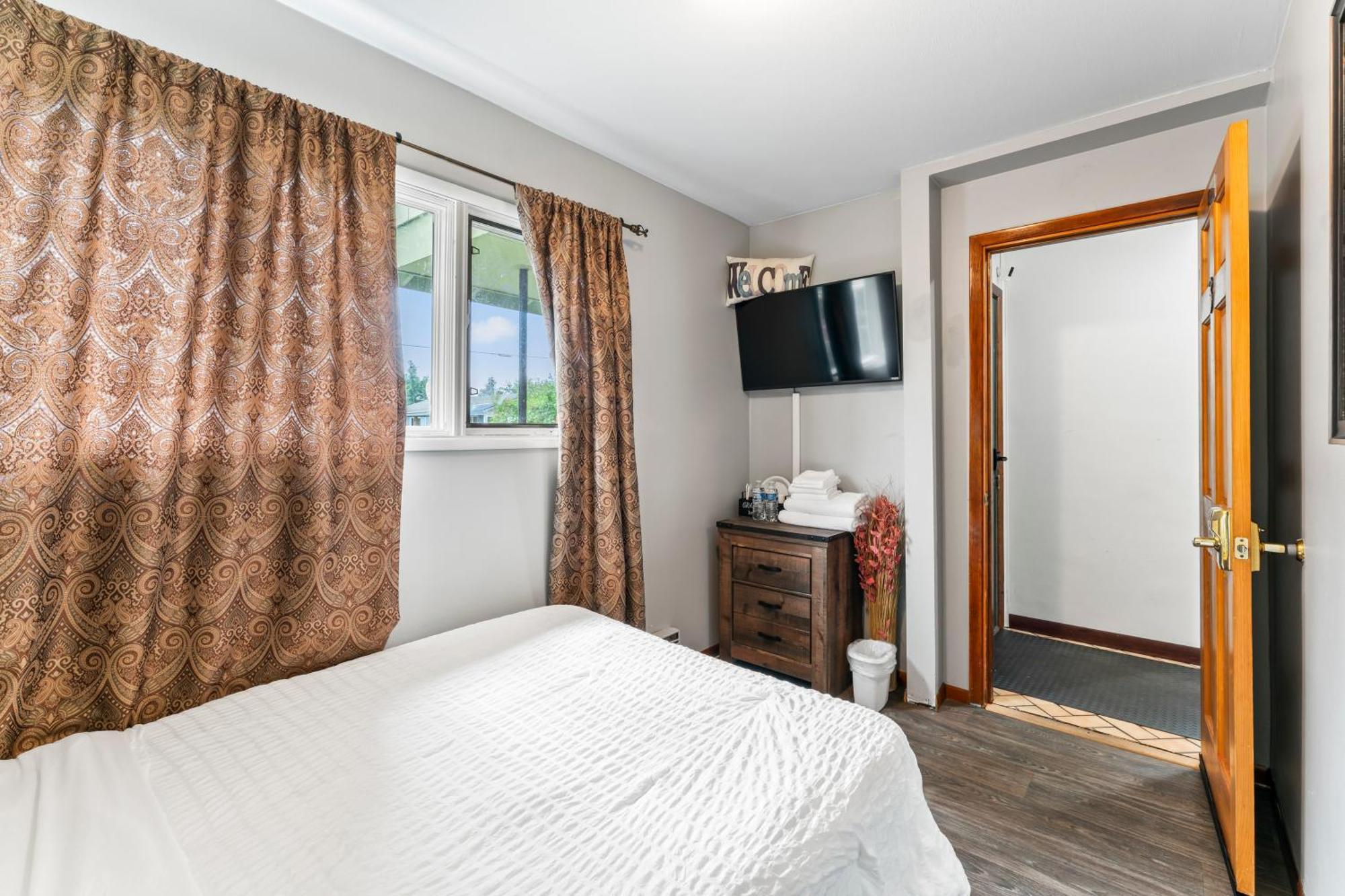 Compact But Cozy Too Hotell Anchorage Exteriör bild